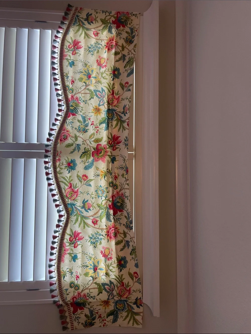 Biltmore Scalloped Fringed Valance in Cream with Multi Floral 86